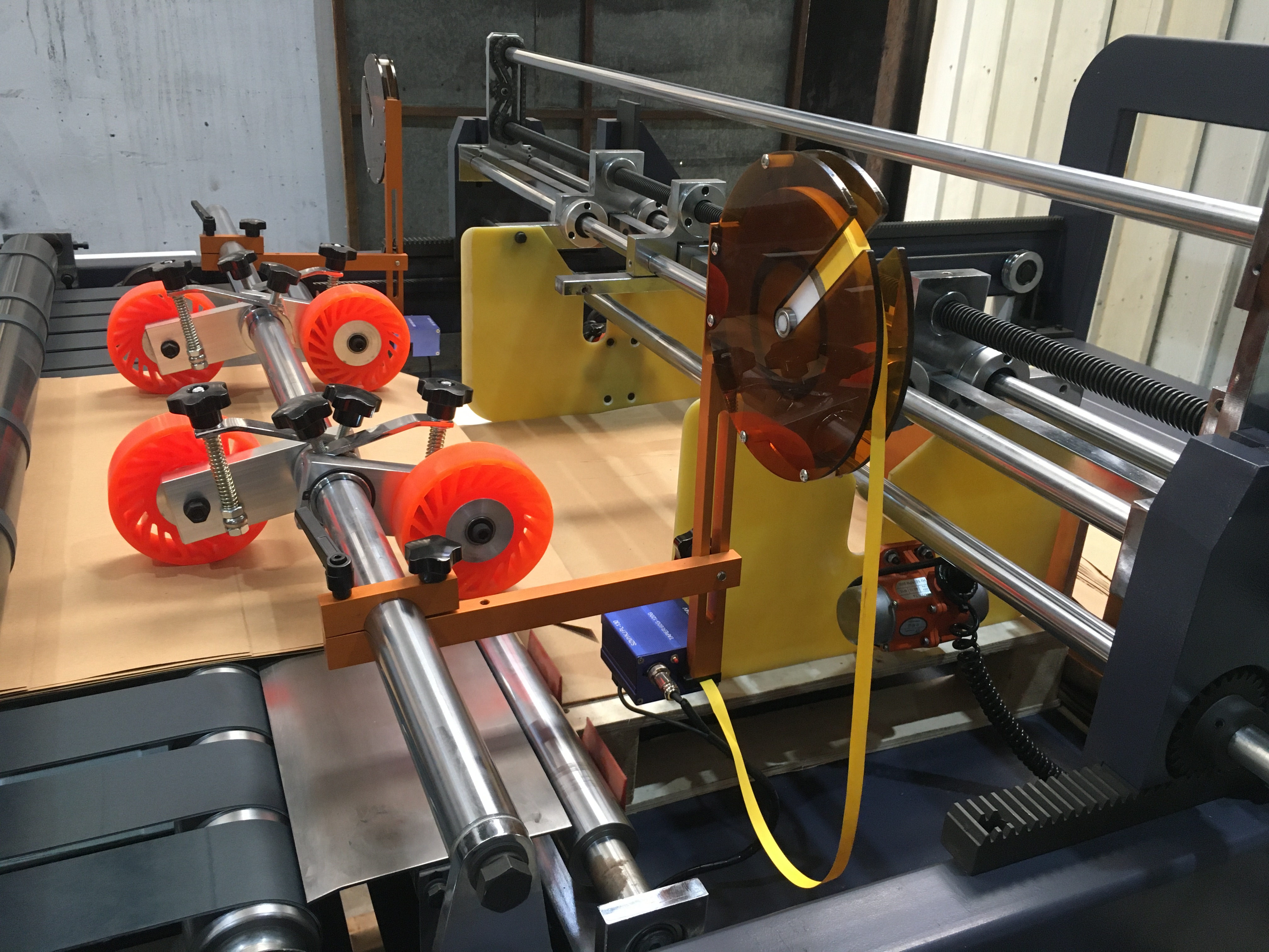 Machine de coupe transversale de rouleau de papier à feuille