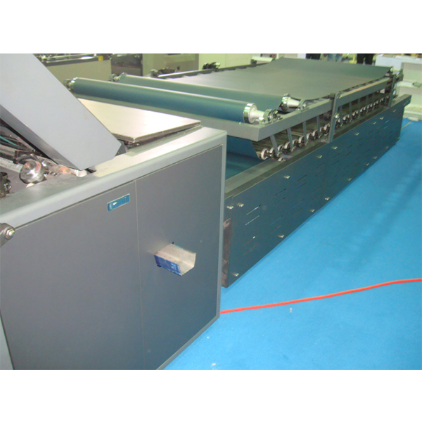 Machine de stratification automatique de flûte pour la stratification de carton et de papier ondulé